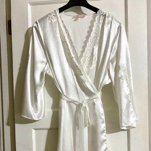 Oscar De La Renta Plus Size Lace Trim Robe Bridal